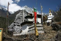 IMG_8082 Manisteine und Stupa.jpg